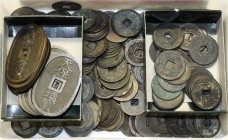 CHINA und Südostasien Japan Lots
237 Münzen: 194 X Kan Ei Tsu Ho, 33 Nagasaki Handelsmünzen, 10 X Tem Po Tsu Ho. schön-sehr schön