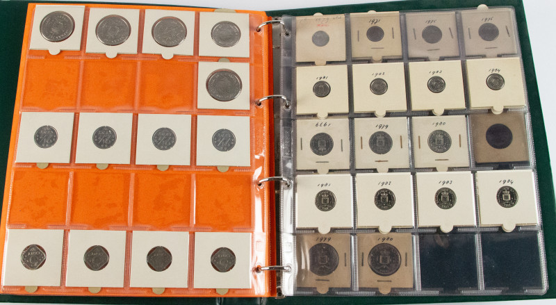 Coins Netherlands Oversea in albums - Collection Overseas Territories