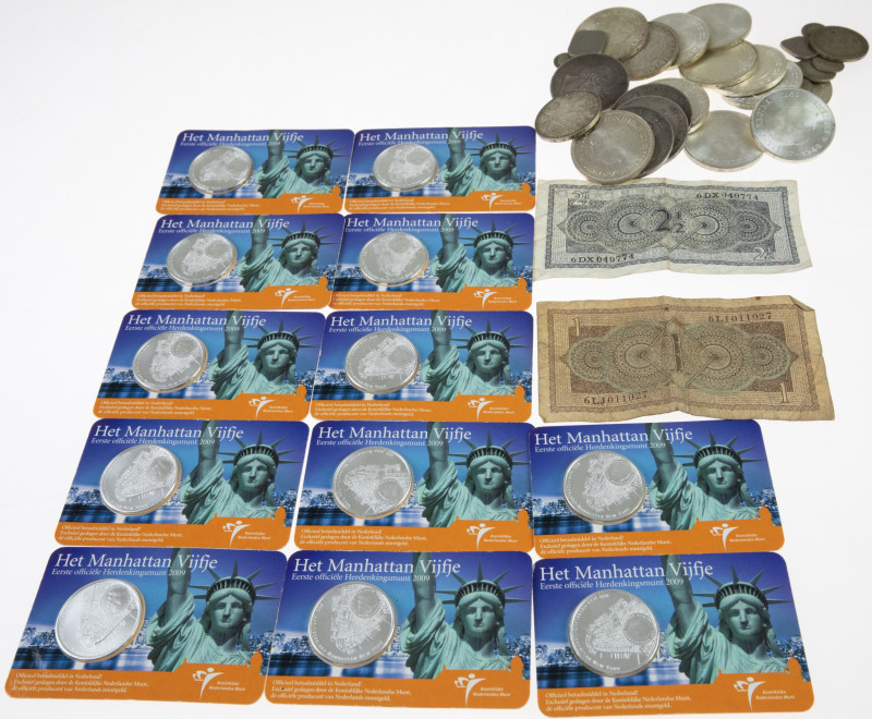 Coins Netherlands in boxes - Box with silver coins period Willem III - Juliana, ...