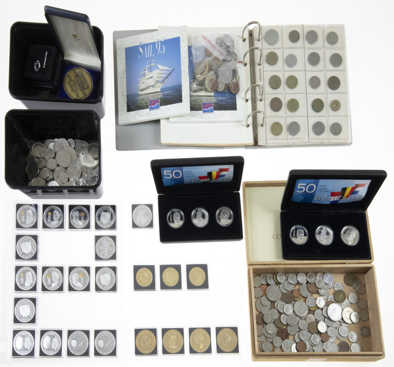 Coins Netherlands in boxes - Box with various coins Netherlands a.w. products KN...