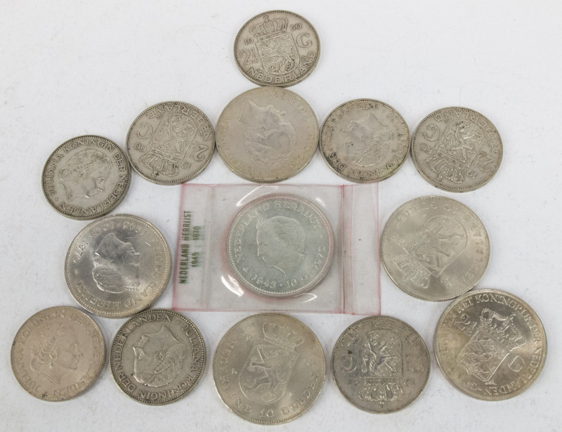 Coins Netherlands in boxes - Box with some Juliana silver and 2 Wilhelmina Rijks...