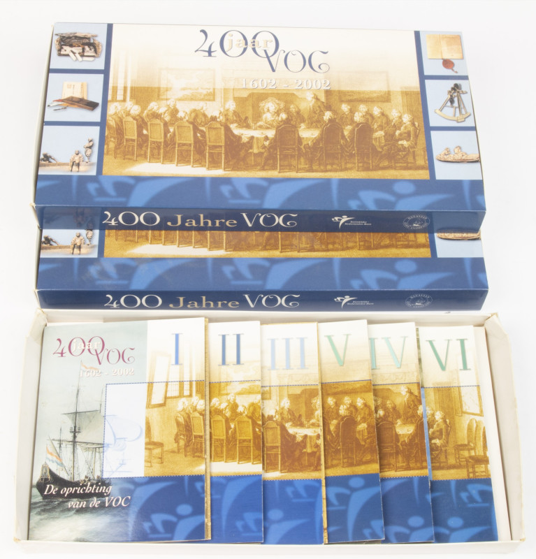 Coins Netherlands in boxes - Collection '400 jaar VOC 1602-2002' with 6 BU-sets ...