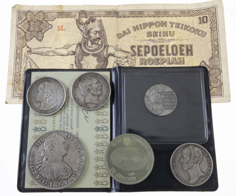 Coins Netherlands in boxes - Box with silver gulden coins