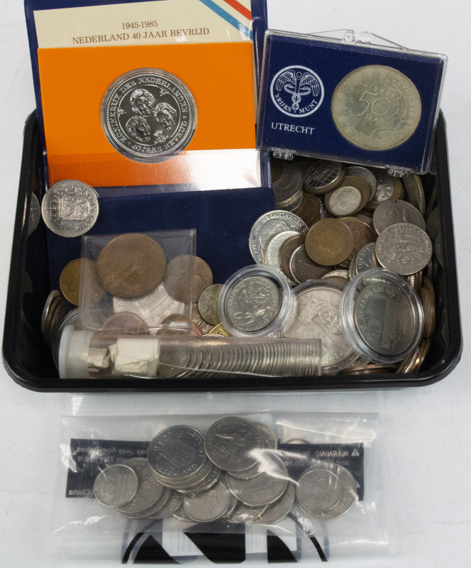 Coins Netherlands in boxes - Box with various coins Netherlands and world, also ...