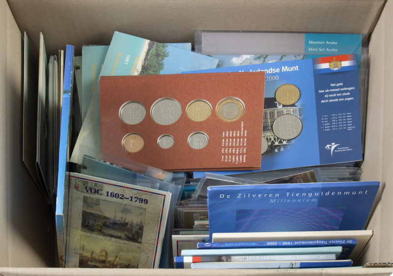 Coins Netherlands and Oversea in boxes - Box with various FDC-sets Netherlands, ...