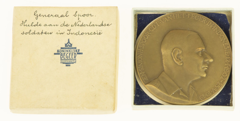 VPK-penningen - 1949 II - Medal 'Hulde aan soldaten in Indonesië' by G. Brinkgre...