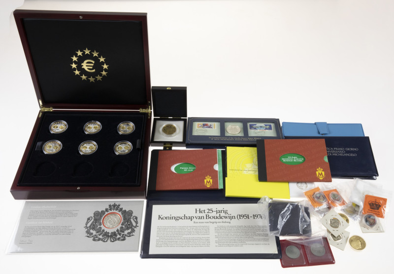 Medals in boxes - Netherlands - Lot of various modern medals, some silver, incl....