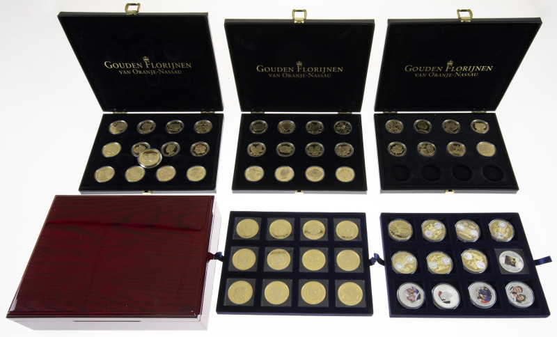 Medals in boxes - Netherlands - Box with collection medals 'Gouden Florijnen van...