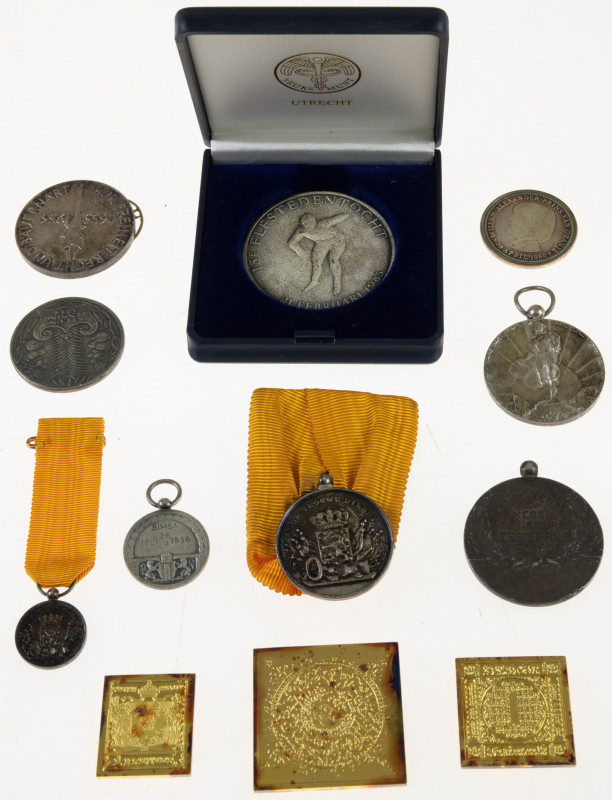 Medals in boxes - Netherlands - Lot of medals, decorations and postal stamps, ma...