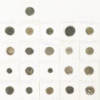 Ancient coins in lots - Roman coinage - A mixed lot Roman coins with 13 x mainly bronze Folles (mainly early 4th century), 7 (AR/AE) Antoniniani (incl...