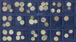 Ancient coins in lots - Roman coinage - A small collection of Roman bronze coins, mainly Folles but also some Antoniniani: Constantinus I, Theodosius,...