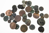 Ancient coins in lots - Roman coinage - A small collection Roman bronze coins, mainly small Folles (many 4th century), but also some Asses/Dupondii an...