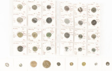 Ancient coins in lots - Roman coinage - A lot Roman coins with 10 Antoniniani (Gallienus, Carinus, Numerianus, Claudius II etc.) and 14 small Folles (...