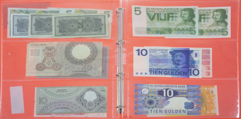 Banknotes Netherlands and Oversea in albums - Netherlands - Small collection ban...