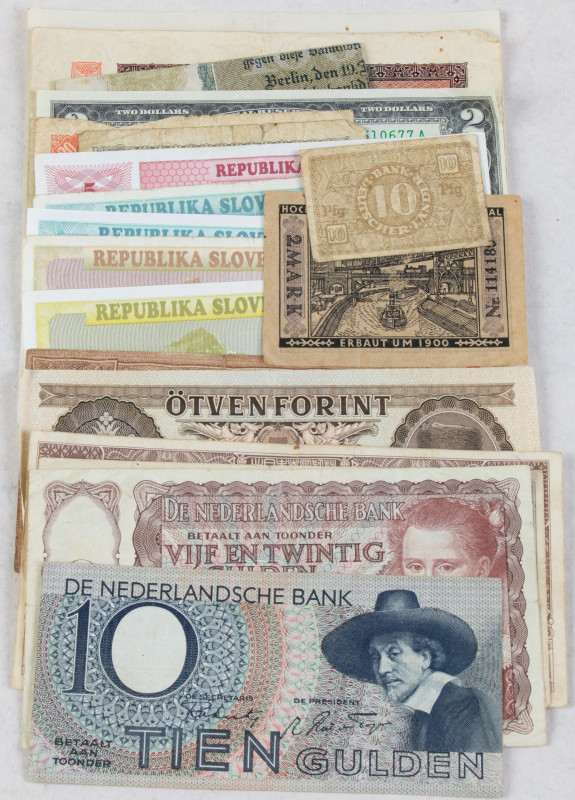 Banknotes world in albums - World - Small box banknotes world among which German...