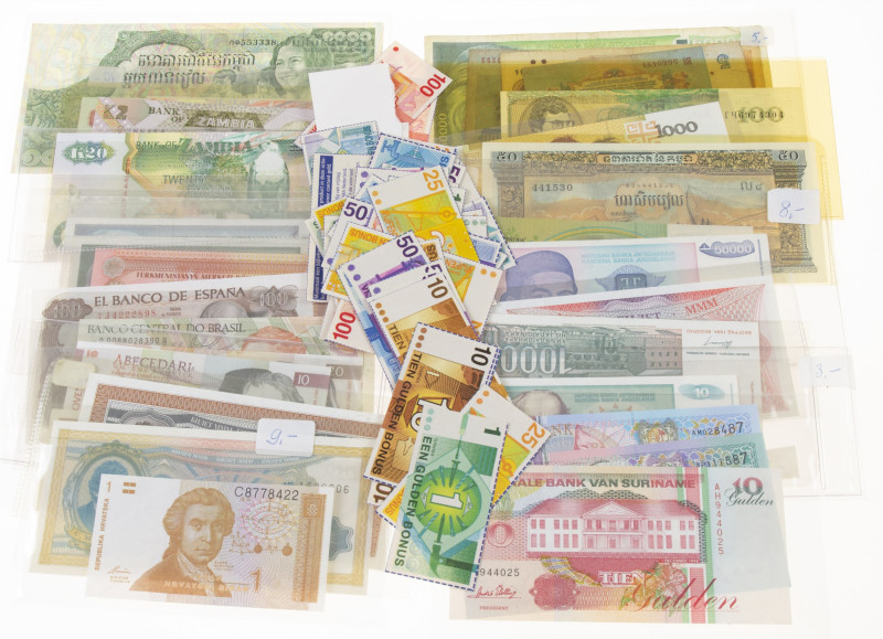 Banknotes world in boxes - World - Cigarbox holding a collection of mainly UNC n...