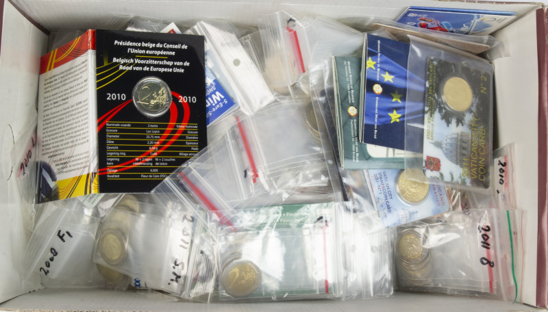 Coins world in boxes - Euro's - Box with large amount of Euro coins of all count...