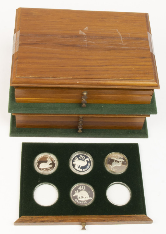 Coins world in boxes - World coins - Collection Conservation Series Silver Proof...