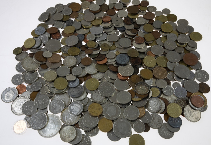 Coins world in boxes - World coins - Box with approx. 2,5 kg. world coins, incl....