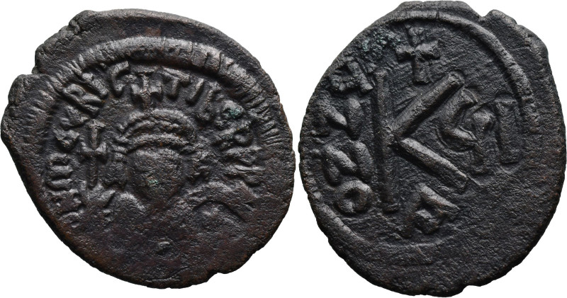 Byzantine
Maurice Tiberius (582-602 AD). Constantinople
AE Half-Follis (24mm 5...