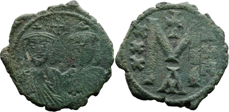 Byzantine
Nicephorus I, with Stauracius (802-811 AD). Constantinople
AE Follis...