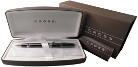 CROSS -Penna a sfera- Corpo nero con finiture argentate. Oggetto nuovo venduto con scatola originale e libretto d’istruzioni.