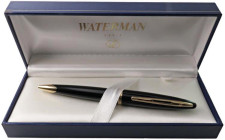 WATERMAN -Penna a sfera- Corpo della penna in resina nera, finitura dorate. Oggetto nuovo venduto in scatola originale e libretto d’istruzioni.
