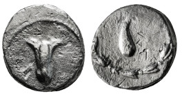 Judaea
Judaea (or Cilicia), Hellenistic Period. Jerusalem (?) . c. 132-130. 1,90 g - 11,76 mm Hemidrachm Lily; pearl border. Rev. Uncertain object, p...