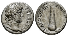 CAPPADOCIA. Caesarea. Hadrian (117-138). Didrachm.
Obv: ΑΔΡΙΑΝΟС СЄΒΑСΤΟС.
Laureate head right.
Rev: ΥΠΑΤΟС Γ ΠΑΤΗΡ ΠΑΤΡΙΔΟС.
Club.
RPC III 3109.
Cond...