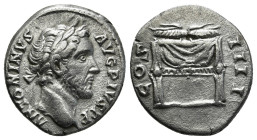 ANTONINUS PIUS (138-161). Denarius. Rome.
Obv: ANTONINVS AVG PIVS P P.
Laureate head right.
Rev: COS IIII.
Thunderbolt over draped throne.
RIC 137.
Co...