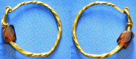Greek Hellenistic gold earring with gemstone
3rd-2nd century BC. 

0,42 g - 13,28 mm

It will be sent as shown in the images, returns are not accepted...