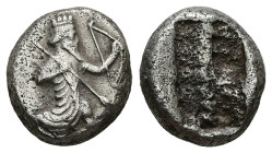 Persia, Achaemenid Empire. Artaxerxes I - Artaxerxes II (c. 450-375 BC). AR Siglos, 5.46 g 15.96 mm. Type IIIb.
Obv: Persian King/hero kneeling-runnin...