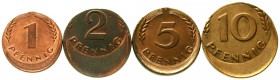 Proben, Verprägungen und Besonderheiten Bundesrepublik Deutschland
4 dezentrierte Münzen: 10 Pf. 1949 (o. Buchstabe), 5 Pf. 1950 F, 2 Pf. 1965 (o. Bu...
