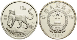 Republik / Republic
 10 Yuan 1992. 38.6 mm. Silber / Silver 0.925 Schneeleopard / Snow Leopard. In Kapsel / in capsule. KM 455. 25.00 g. Polierte Pla...