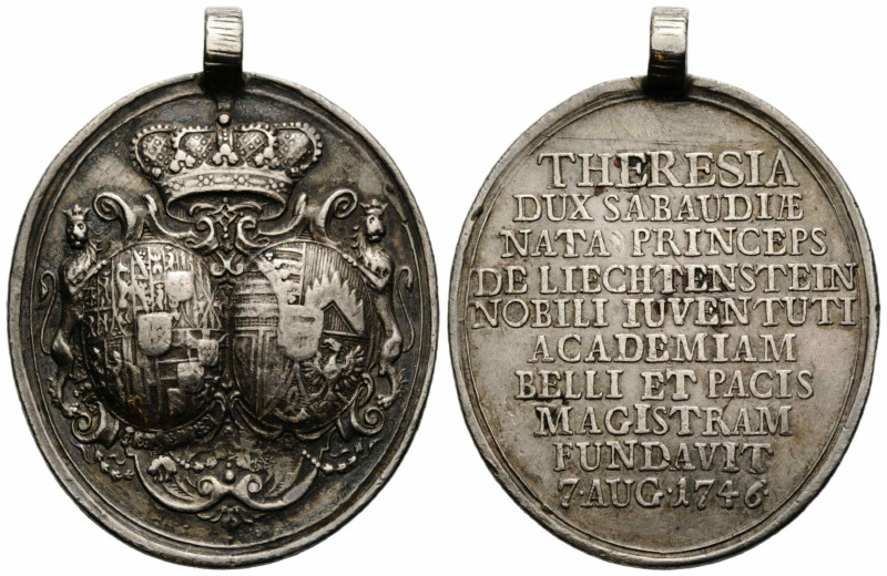 Marie Therese (1721-1753) Silbermedaille / Silver medal 1746. 37.0 x 48.0 mm. Si...