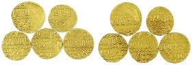 Orientalische Goldmünzen

Mamluken

Al Zahir Jaqmaq, 1438-1453 (AH 842-857)

5 x Ashrafi o.J. Al Qahira. Zusammen 17,01 g. meist sehr schön. Alb...