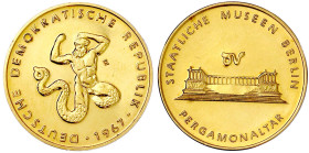 Thematische Goldmedaillen

DDR

Staatsausgaben, 1949 bis 1989

Goldmedaille 1967, unsign. Auf die Staatlichen Museen in Berlin/Pergamonaltar. 26...