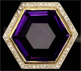 Schmuck und Accessoires aus Gold

Fingerringe

Massiver Fingerring Gelbgold 750/1000 mit großem Amethyst im Sechseck-Schliff (23 x 23 x 10 mm), um...