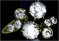 Schmuck und Accessoires aus Gold

Fingerringe

Damenring Gelbgold 585/1000 mit 8 Brillanten, darunter einer mit ca. 0,25 ct und einer mit ca. 0,32...