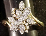 Schmuck und Accessoires aus Gold

Fingerringe

Damenring Gelbgold 585/1000 mit Bouquet aus 32 kl. Diamanten. Ringgröße 18. 3,33 g