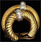 Schmuck und Accessoires aus Gold

Ohrringe und Ohrgehänge

Ohrclip Gelb-/Weissgold 750/1000 mit 6 Brillanten. 22 mm; 9,48 g