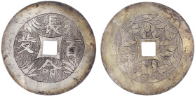 CHINA und Südostasien

China

Amulette

Graviertes Silberamulett, 19. Jh. Chang Ming Bai Sui ("ein langes Leben von 100 Jahren"), dazwischen Pfl...