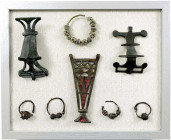 Ausgrabungen

Mittelalter

Osteuropa

Sammlung Artefakte der Kiev-Kultur, 3. bis 5. Jh.: 8 Stück: 3 Fibeln aus Bronze, 4 Teile Kopfschmuck-Ringe...
