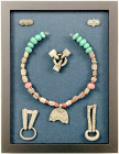 Ausgrabungen

Lots

Kl. Sammlung von 6 Artefakten der Penkovka-Kultur. Kopfschmuck-Anhänger aus Silber, rekonstruierter Halsschmuck aus versch. Pe...