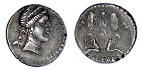 Römische Münzen

Imperatorische Prägungen

C. Julius Caesar 50-44 v. Chr

Denar 46/45 v. Chr. Diadem. Kopf der Venus r., auf Schulter Cupidus/ga...
