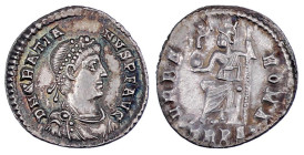 Römische Münzen

Kaiserzeit

Gratianus, 367-383

Siliqua 375/378 Trier. Drap., diad. Brb. r./VRBS ROMA TRPS. Roma sitzt links mit Victoriola. 2,...