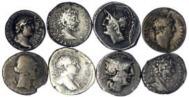 Lots antiker Münzen

Römer

allgemein

8 Denare: Republik (3 X), Trajan, Hadrian (2 X), Sept. Severus (2 X). schön bis sehr schön