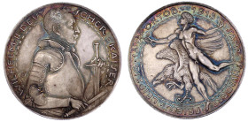 Medaillen

Medailleure

Goetz, Karl

Silbermedaille 1913. Jahrhundertfeier Leipzig. 40 mm; 23,46 g. Polierte Platte, schöne Patina, etwas berieb...