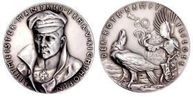 Medaillen

Medailleure

Goetz, Karl

Silbermedaille 1918 auf Baron v. Richthofen. Der rote Kampfflieger. 36 mm, 19,61 g. gutes vorzüglich. Kiena...