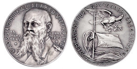 Medaillen

Medailleure

Goetz, Karl

Silbermedaille 1930 a.d. Tod des Großadmiral Alfred v. Tirpitz. 36 mm; 19,61 g. Im Originaletui. vorzüglich...